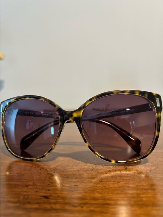 Marc By Marc Jacobs Accessories - EUC Marc by Marc Jacobs Frame Sunglasses